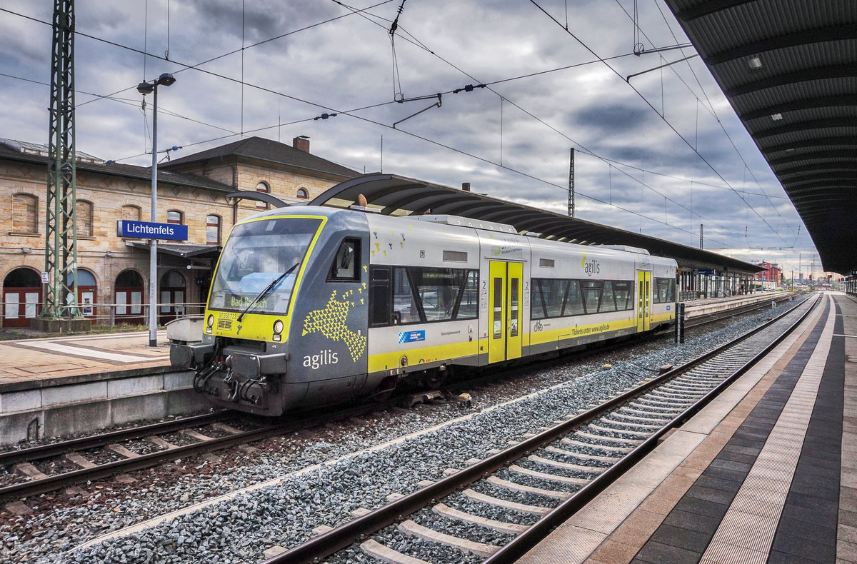 VT 650 723 fährt wartet im Bahnhof Lichtenfels als ag 84584 von Bayreuth Hbf, auf die Weiterfahrt nach Bad Rodach.
Aufgenommen am 11.4.2017.