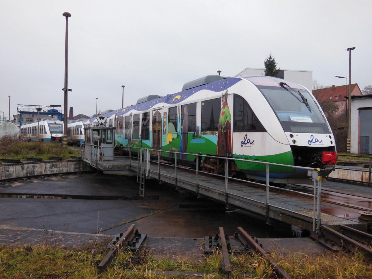 VT 702, 703 und 701 der EX OLA Schwerin am 15.12.2013 abgestellt auf dem Gelände des Eisenbahn und Technikmuseum Schwerin und warten auf eine neue Zukunft im Schienenpersonennahverkehr