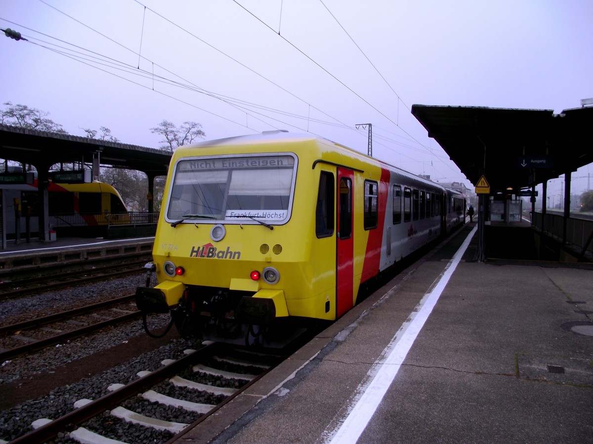 VT 72 (628 072) der HLB steht am 27.11.13 in Frankfurt am Main Höchst Bhf 