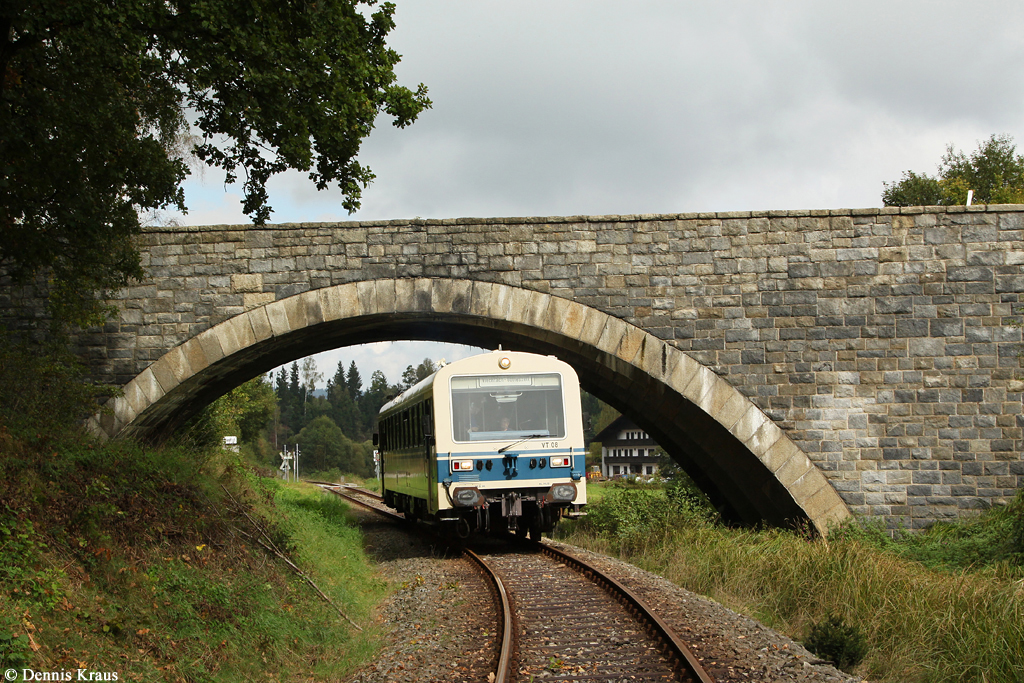 VT08 der Regentalbahn befuhr im Rahmen einer Fotosonderfahrt am 27.09.2014 die Strecke von Viechtach nach Gotteszell. Aufgenommen in Patersdorf.

