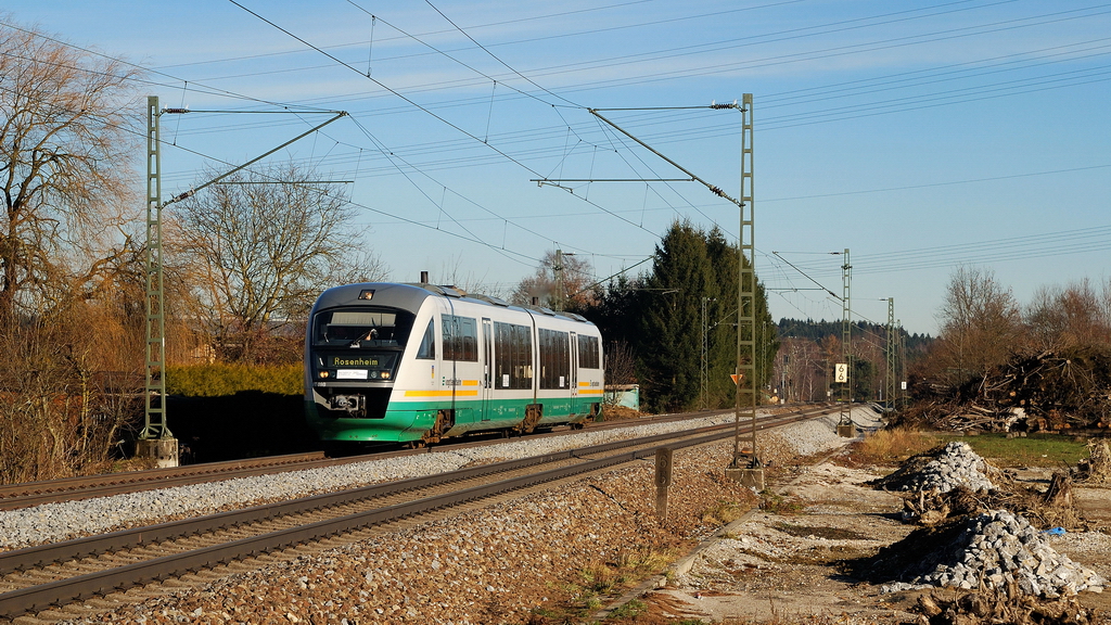 VT09 (Vogtlandbahn) mit M 79098 (Meridian-Ersatzverkehr) in Stephanskirchen (16.12.2013)