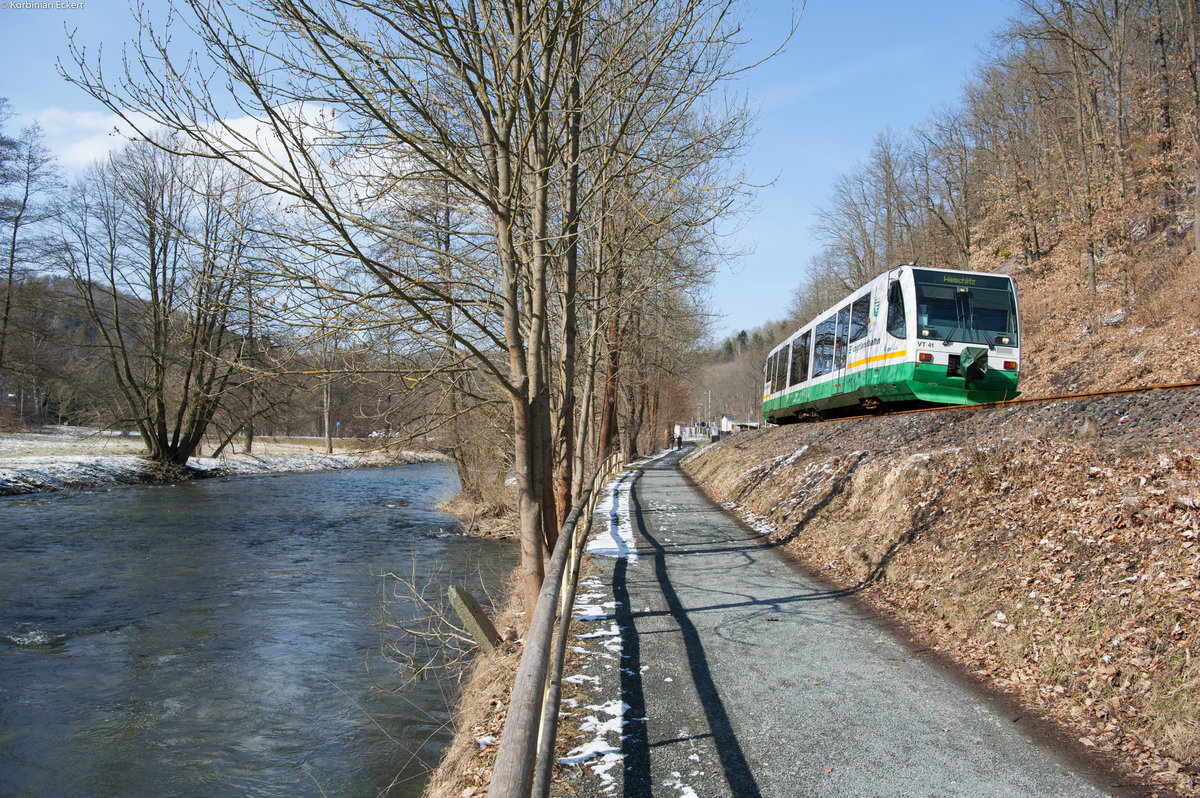 VT41 der Vogtlandbahn als VBG 80325 von Elsterberg nach Weischlitz bei Barthmühle, 19.03.2018