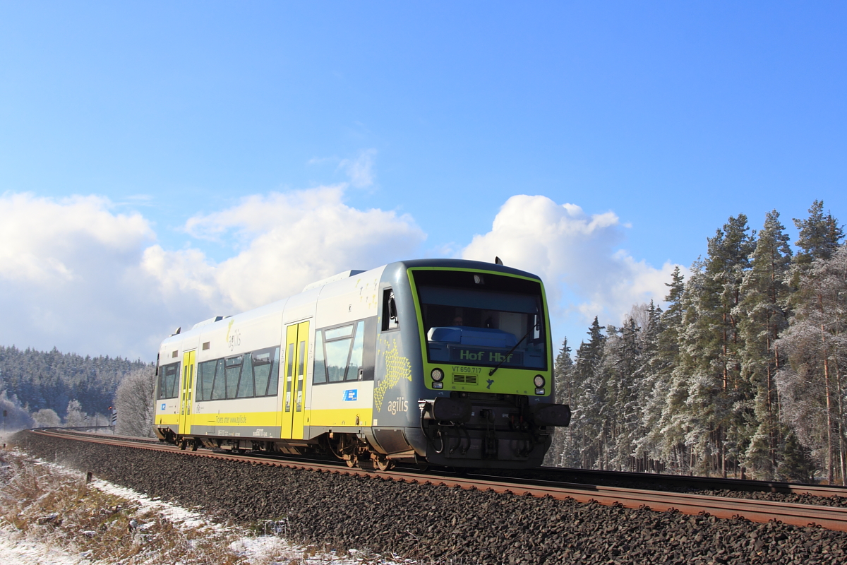 VT650.717 Agilis bei Röslau am 25.02.2016.