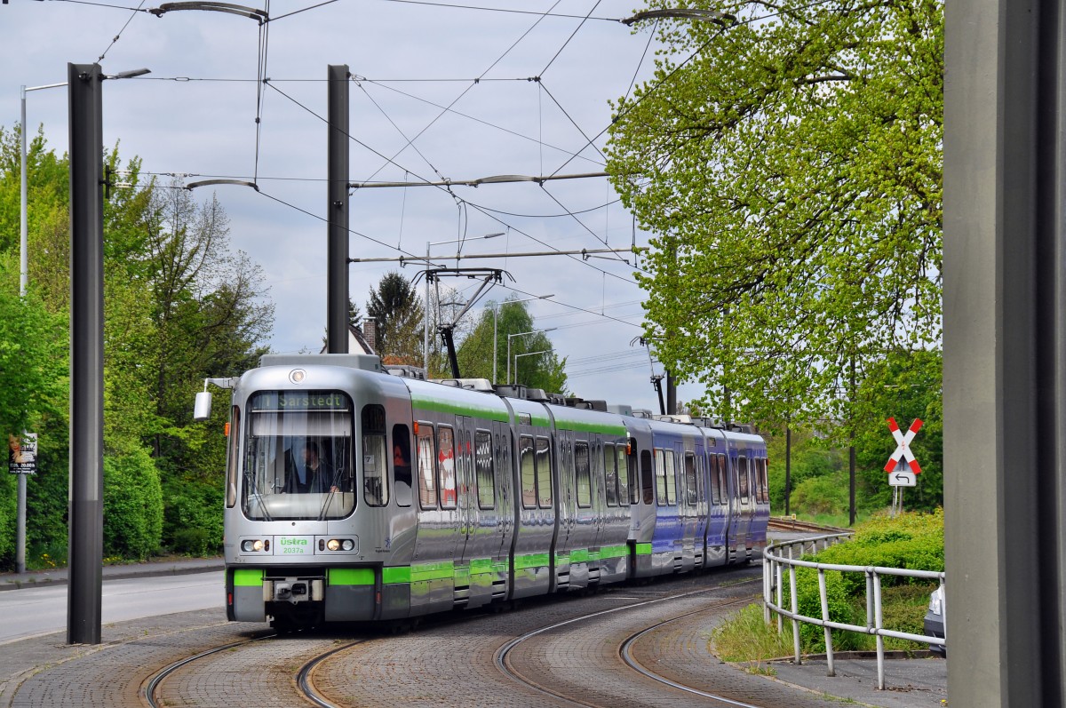 Wagen 2037 als Linie 1 in Richtung Sarsted in Heisede (01.05.2015)