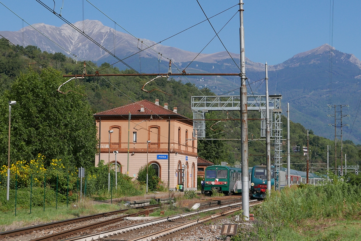 Wegen des einspurigen Streckenabschnitts musste am 26.09.2016 im Bahnhof von Piona die Regionalbahn nach Lecco außerplanmäßig länger warten, da der aus Milano Centrale kommende RE Verspätung hatte.