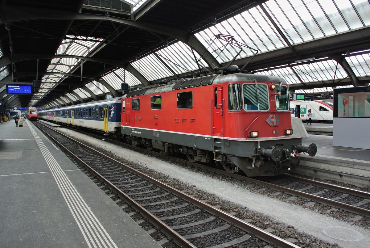 Wegen des Streiks in Frankreich fielen diverse Internationale TGV's aus. In der Schweiz wurde der TGV 9218 am 05.06.2016 mit dem Dispo Olten ersetzt: Re 420 133-1 (11133, ex. Swiss Express), 3 B EWI, 2 A EWI, 2 B EWI und BDt EWII 50 85 82-33 921-6 in Zrich HB.