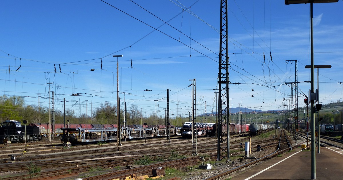 Weil am Rhein, Blick ber den Gterbahnhof und Grenzbahnhof zur Schweiz, Mai 2015