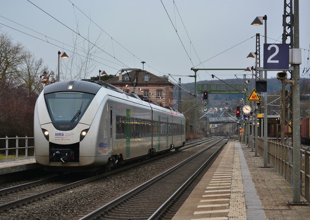 Weit abseits der Heimat fuhr der Silberfisch 1440 333 der Mitteldeutschen Regiobahn durch Veitshöchheim Richtung Würzburg.

Veitshöchheim 04.02.2017