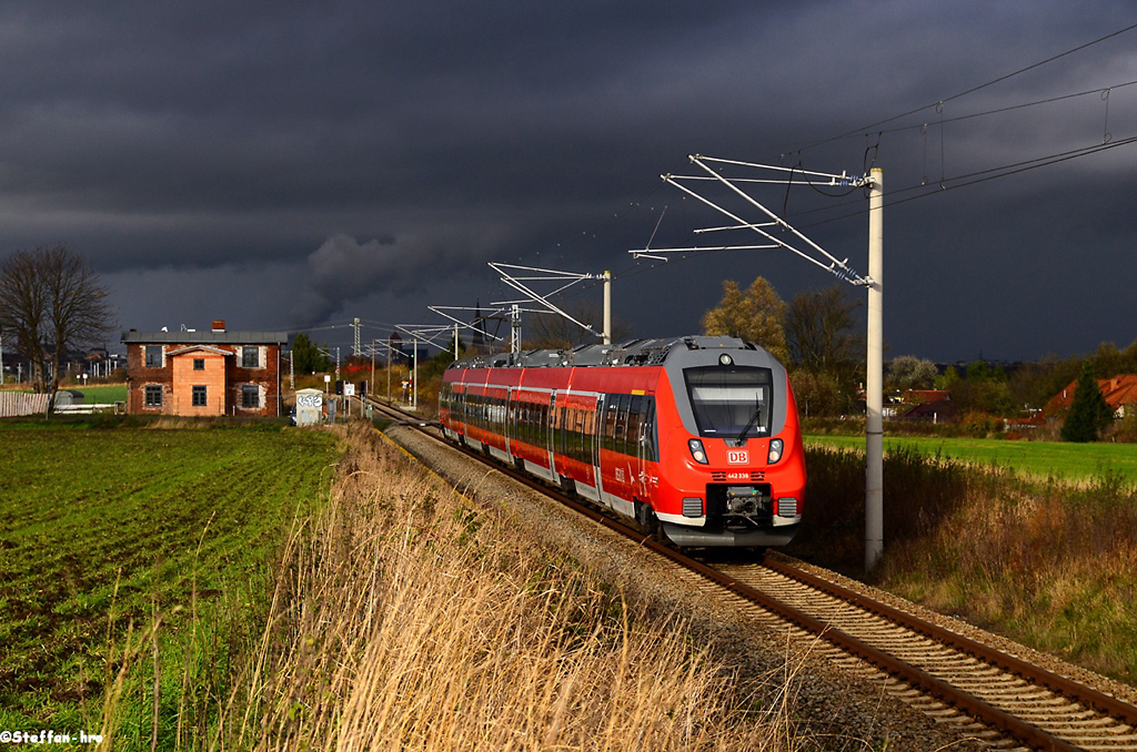 Weltuntergangsstimmung am 10.11.13 als der 442 338 aus Güstrow kommend seinem Ziel Rostock entgegenfährt. 
