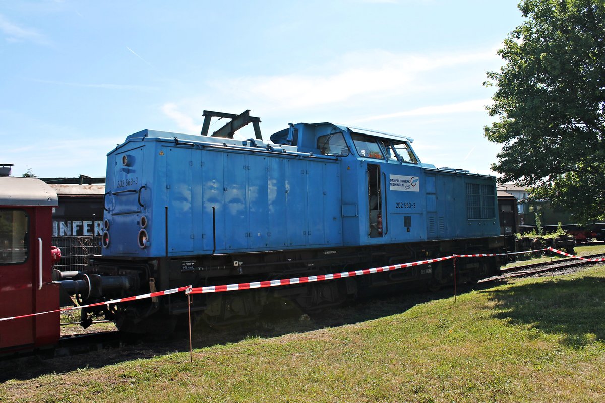 Werklok 202 563-3 vom Dampflokwerk Meiningen am 14.06.2015 auf dem Gelände vom DB Museum in Kobelnz Lützel wärend dem Sommerfestes abgestellt. Sie brachte vor dem Fest mehrere Exponate aus Ostdeutschland zum DB Museum.