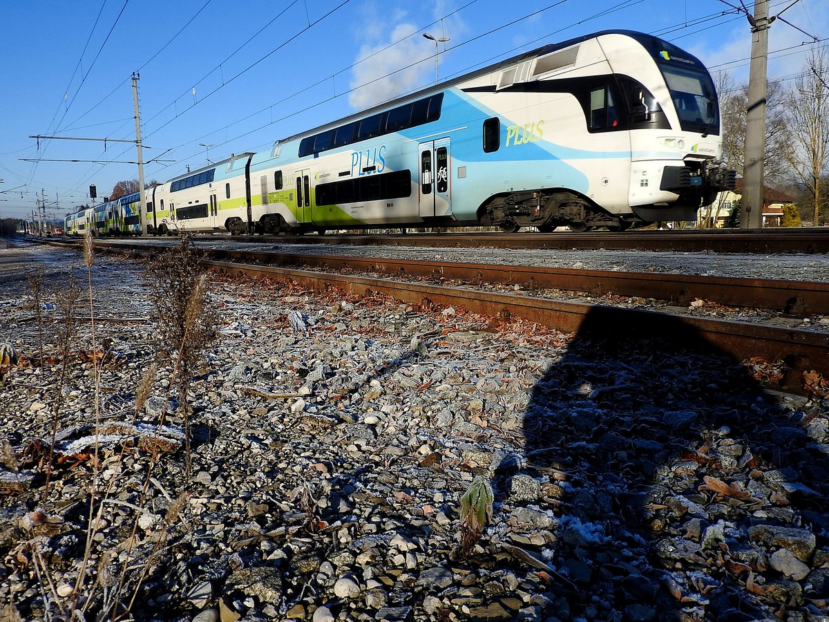 WEST913 braust bei Timelkam in Richtung Linz; 170102