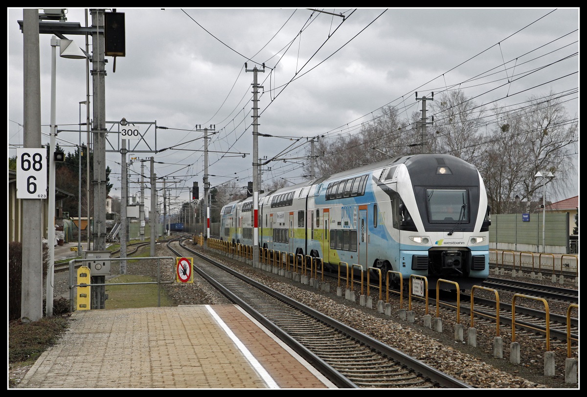 Westbahn Twg 611 fährt am 15.01.2019 durch den Bahnhof Prinzersdorf.
