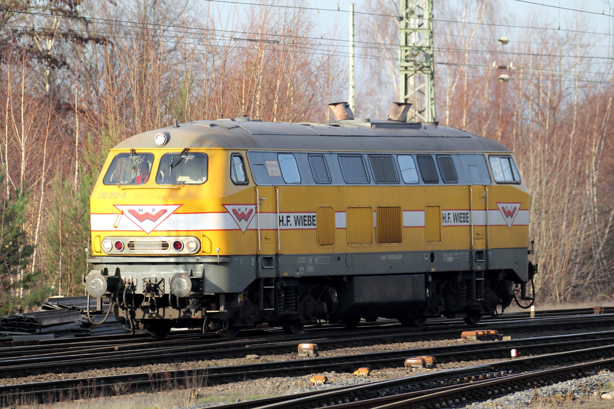 Wiebe 216 012-5 in Nienburg(Weser) 18.12.2018