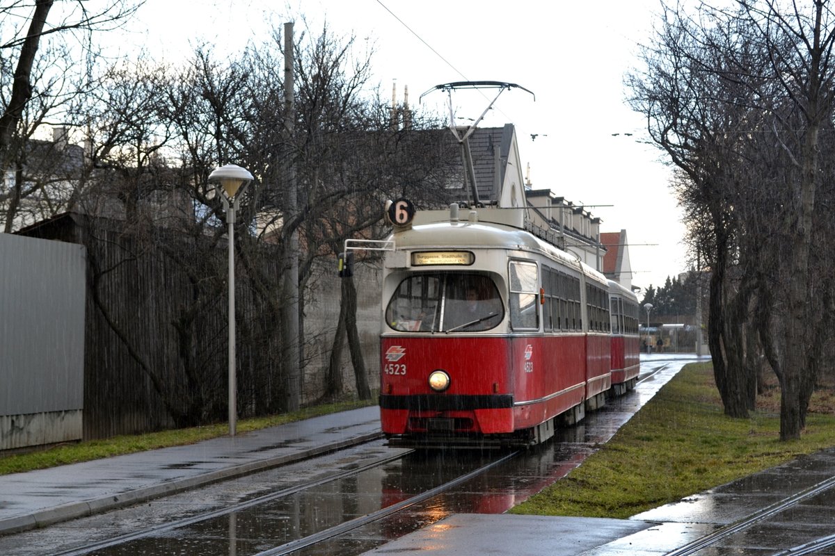 Wien E1 4523+cx als Linie 6 in der Schleife Zinnergasse, 04.03.2015