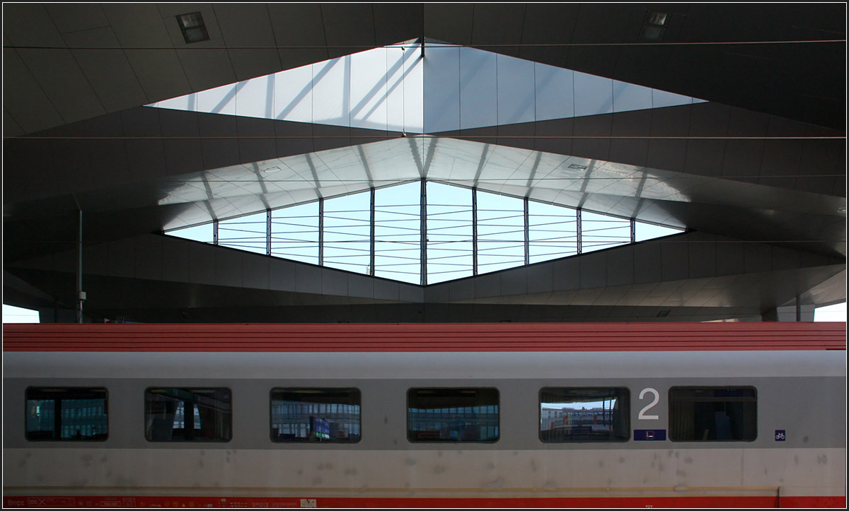 Wien Hauptbahnhof -

Rautenförmige Oberlichter.

03.06.2015 (M)