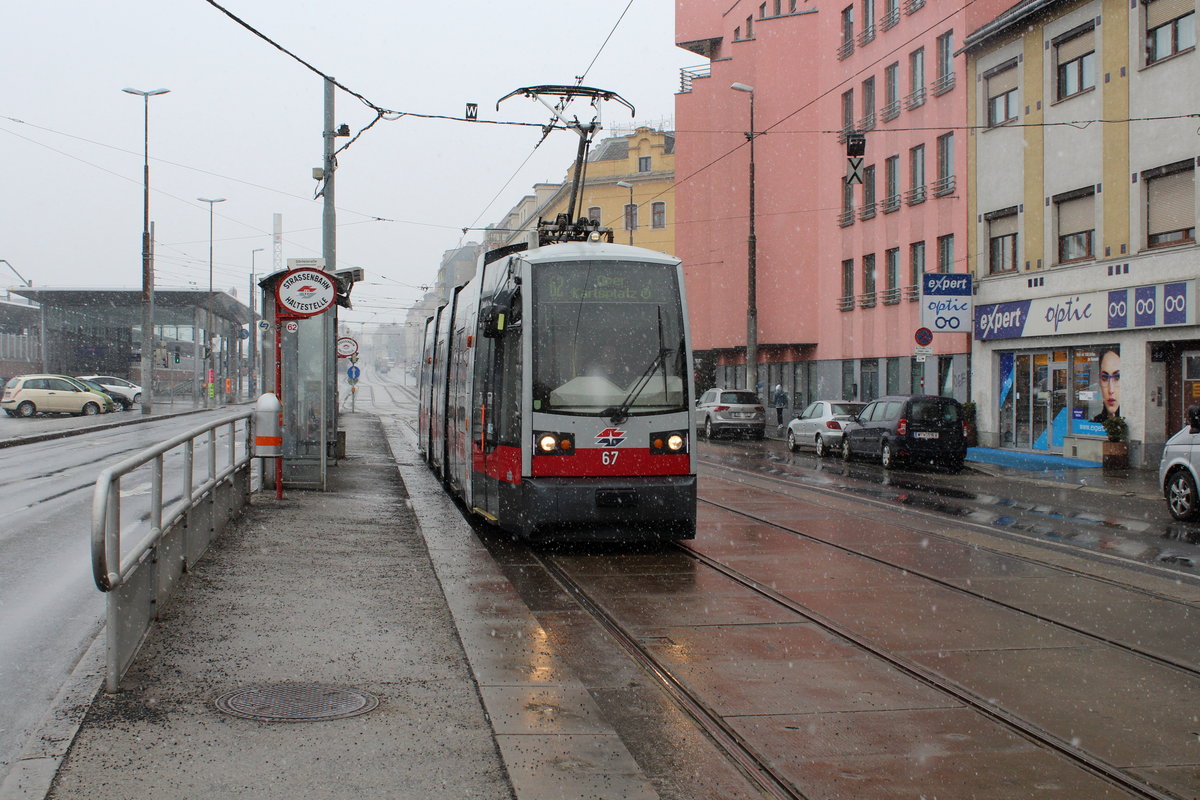 Wien Wiener Linien SK 62 (A 67) XII, Meidling, Eichenstraße (Hst. Dörfelstraße) am 17. März 2018.
