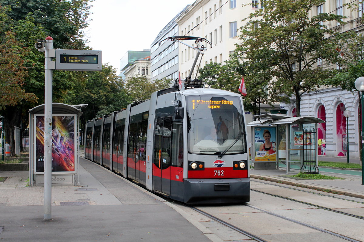 Wien Wiener Linien SL 1 (B1 762) Innere Stadt (1. (I) Bezirk), Franz-Josefs-Kai / Hst. U-Bahnstation Schottenring am 25. Juli 2016.