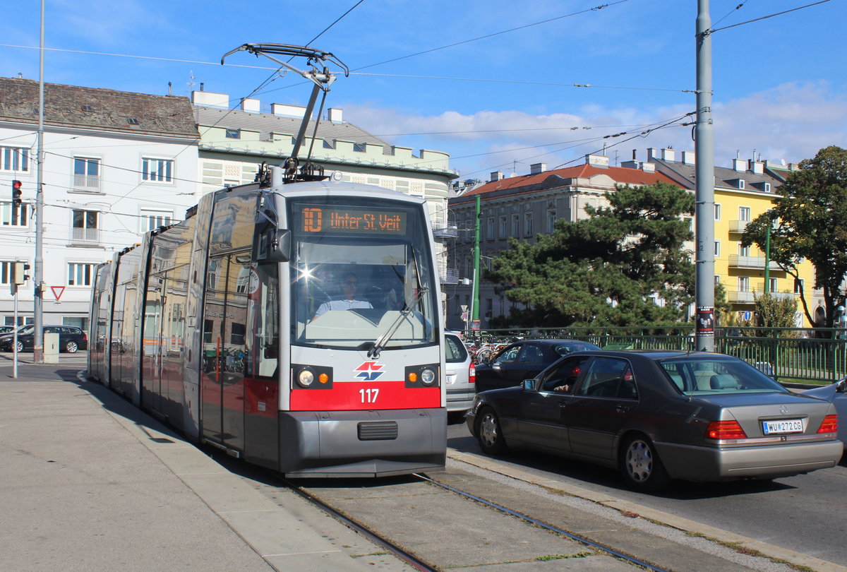 Wien Wiener Linien SL 10 (A1 117) XIII, Hietzing, Kennedybrücke / U-Bahnhof Hietzing am 14. Oktober 2017.