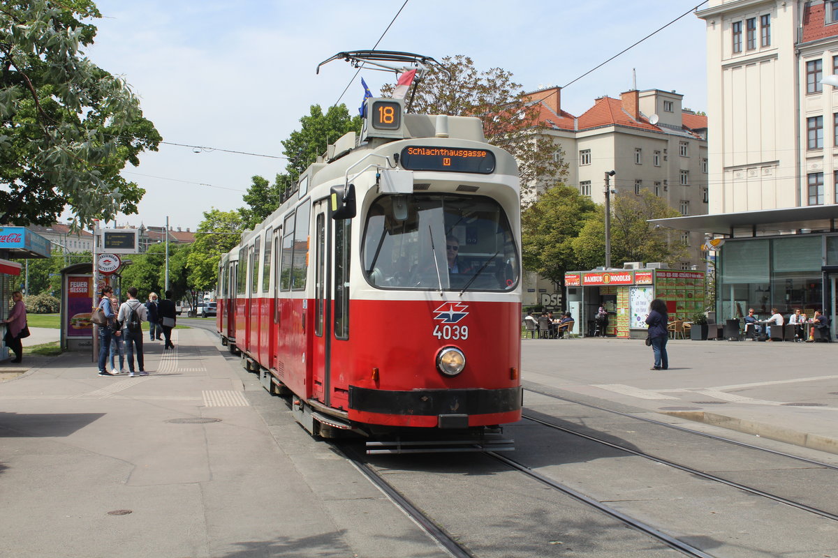 Wien Wiener Linien SL 18 (E2 4039 + c5) VI, Mariahilf, Linke Wienzeile (Hst. Margaretengürtel) am 11. Mai 2017.