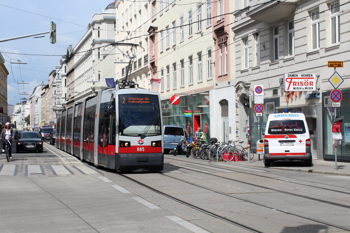 Wien Wiener Linien SL 2 (B 685) II, Leopoldstadt, Taborstraße / Obere Augartenstraße (Hst. Taborstraße) am 13. Mai 2017.