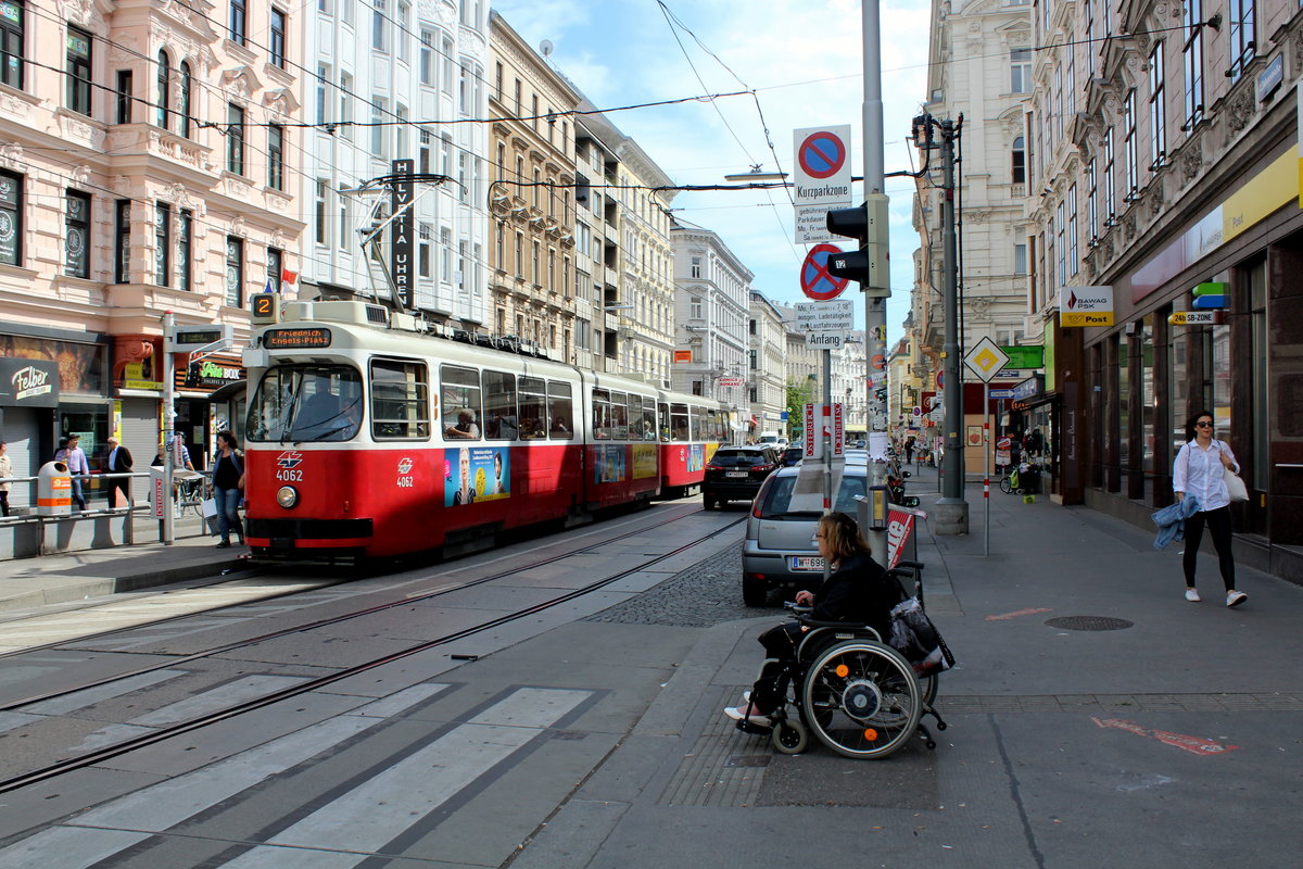 Wien Wiener Linien SL 2 (E2 4062 + c5 1462) II, Leopoldstadt, Taborstraße / Blumauergasse (Hst. Taborstraße) am 13. Mai 2017.