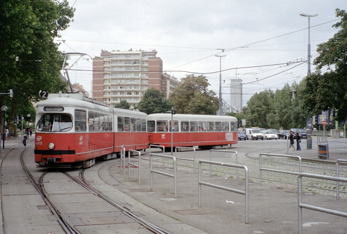 Wien Wiener Linien SL 2 (E1 4817 + c4 1322) I, Innere Stadt, Franz-Josefs-Kai / Marienbrücke / Schwedenplatz am 6. August 2010. - Scan eines Farbnegativs. Film: Kodak FB 200-7. Kamera: Leica C2.