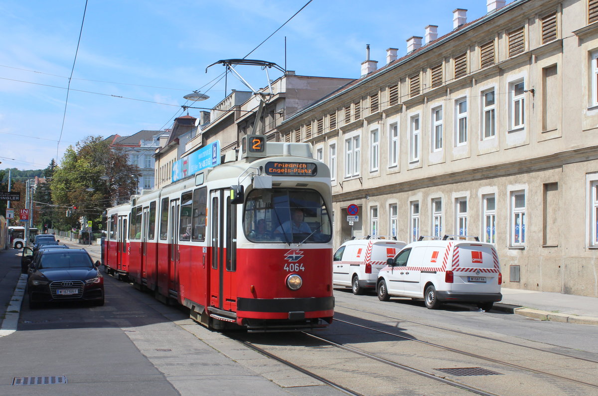 Wien Wiener Linien SL 2 (E2 4064 + c5 1458) XVI, Ottakring, Wilhelminenstraße / Odoakergasse am 30. Juli 2018.