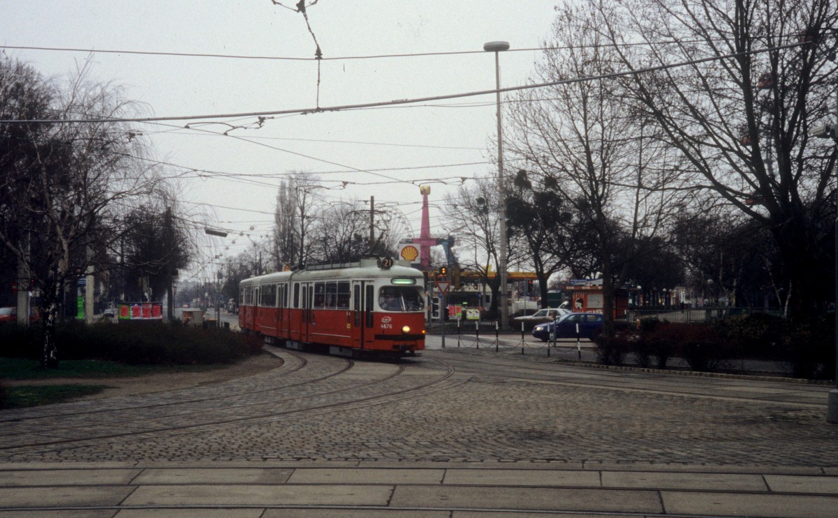 Wien Wiener Linien SL 21 (E1 4676) Ausstellungsstrasse / Praterstern am 18. März 2000.