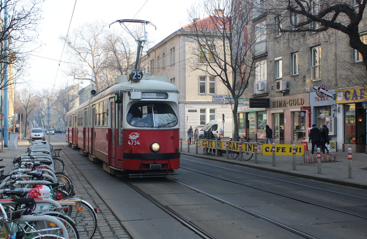 Wien Wiener Linien SL 25 (E1 4734 + c4 1306) XXI, Floridsdorf, Schloßhofer Straße / Fahrbachgasse am 16. Februar 2017.