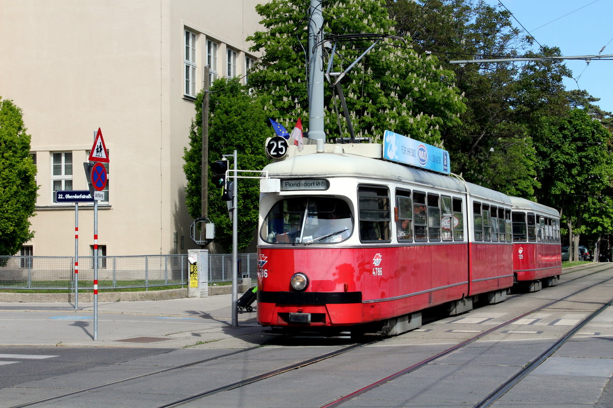 Wien Wiener Linien SL 25 (E1 4786 + c4 1325) XXII, Donaustadt, Aspern, Langobardenstraße / Oberdorfstraße am 12. Mai 2017.