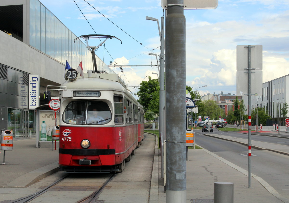 Wien Wiener Linien SL 25 (E1 4775) XXII, Donaustadt, Langobardenstraße (Hst. Donauspital) am 12. Mai 2017.