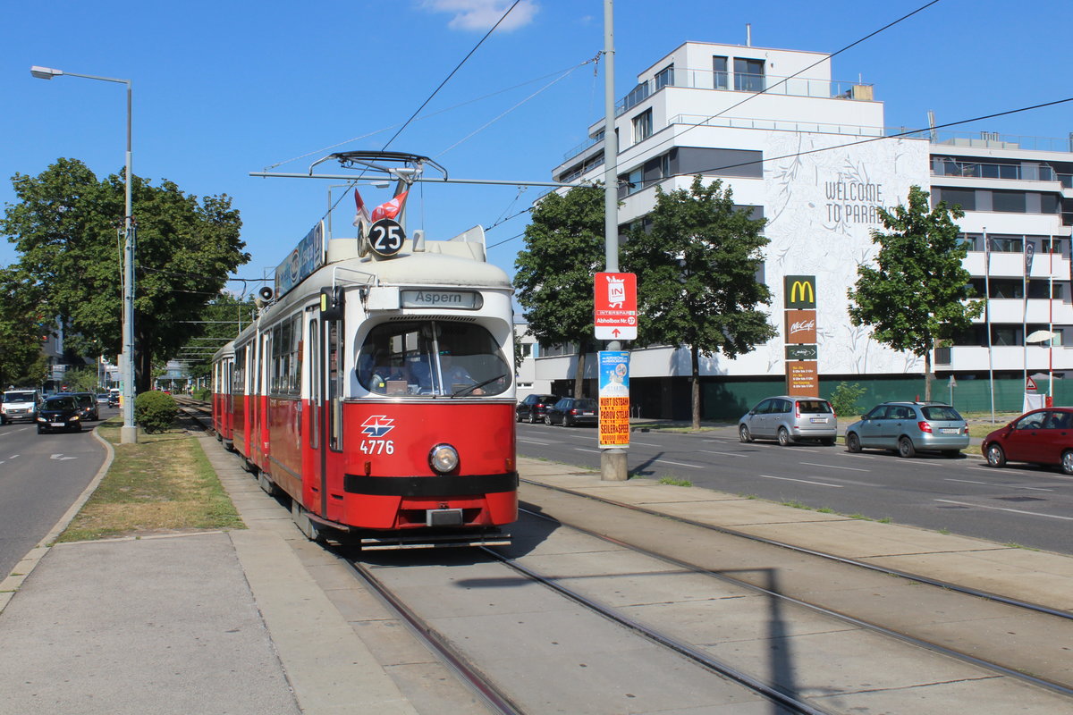 Wien Wiener Linien SL 25 (E1 4776 + c4 13xx) XXI, Donaustadt, Wagramer Straße / Erzherzog-Karl-Straße (Hst. Kagraner Brücke) am 26. Juni 2017.