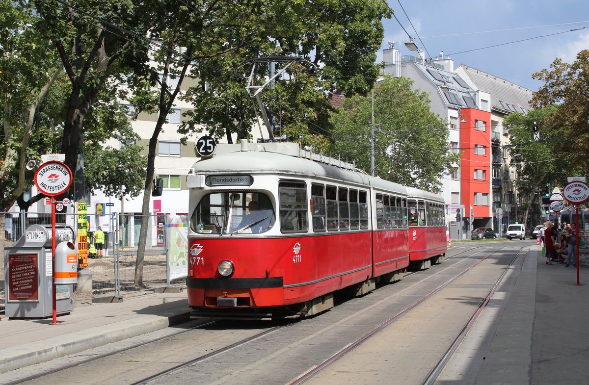 Wien Wiener Linien SL 25 (E1 4771 (SGP 1972) + c4 1327 (Bombardier-Rotax 1975)) XXI, Floridsdorf, Hoßplatz am 26. Juli 2018. 