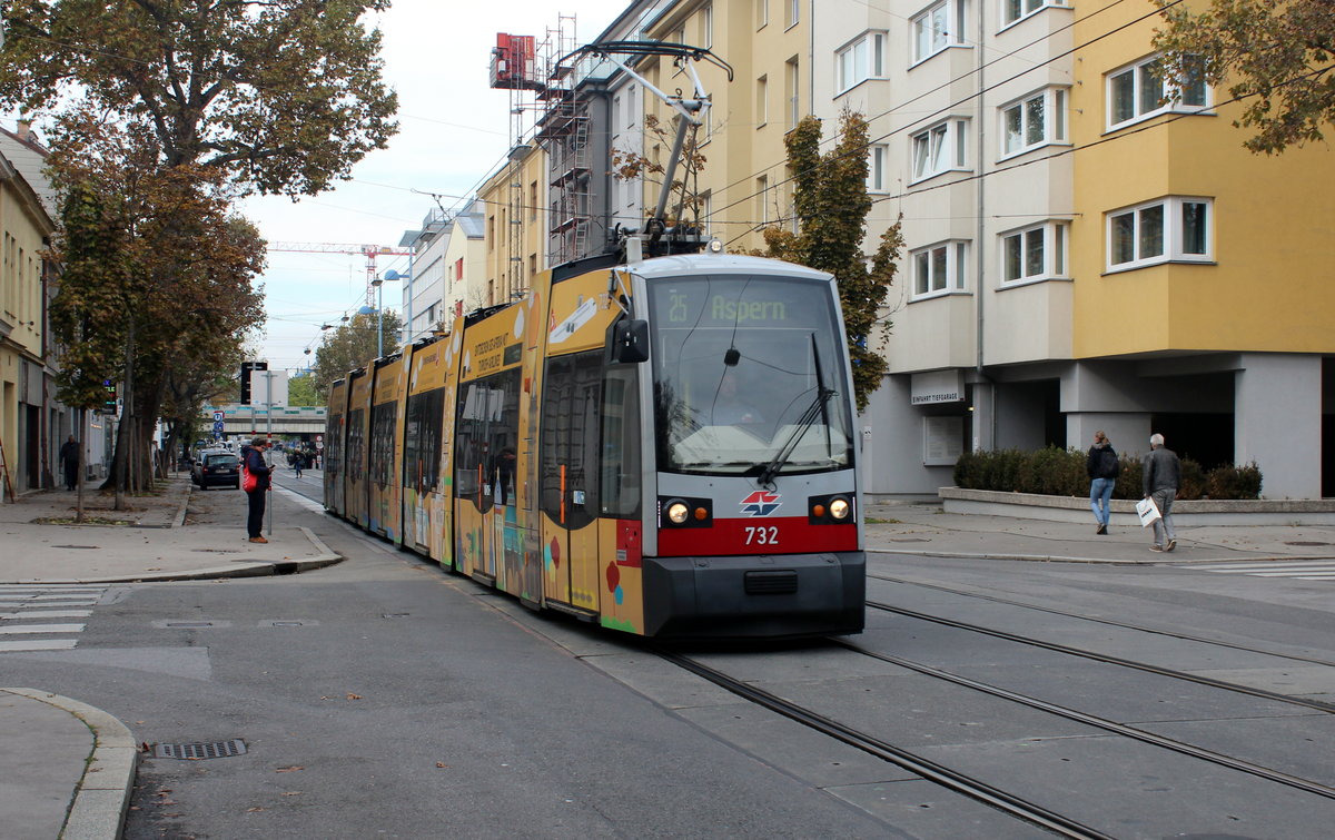 Wien Wiener Linien SL 25 (B1 732) XXI, Floridsdorf, Schloßhofer Straße / Freytaggasse am 21. Oktober 2016.