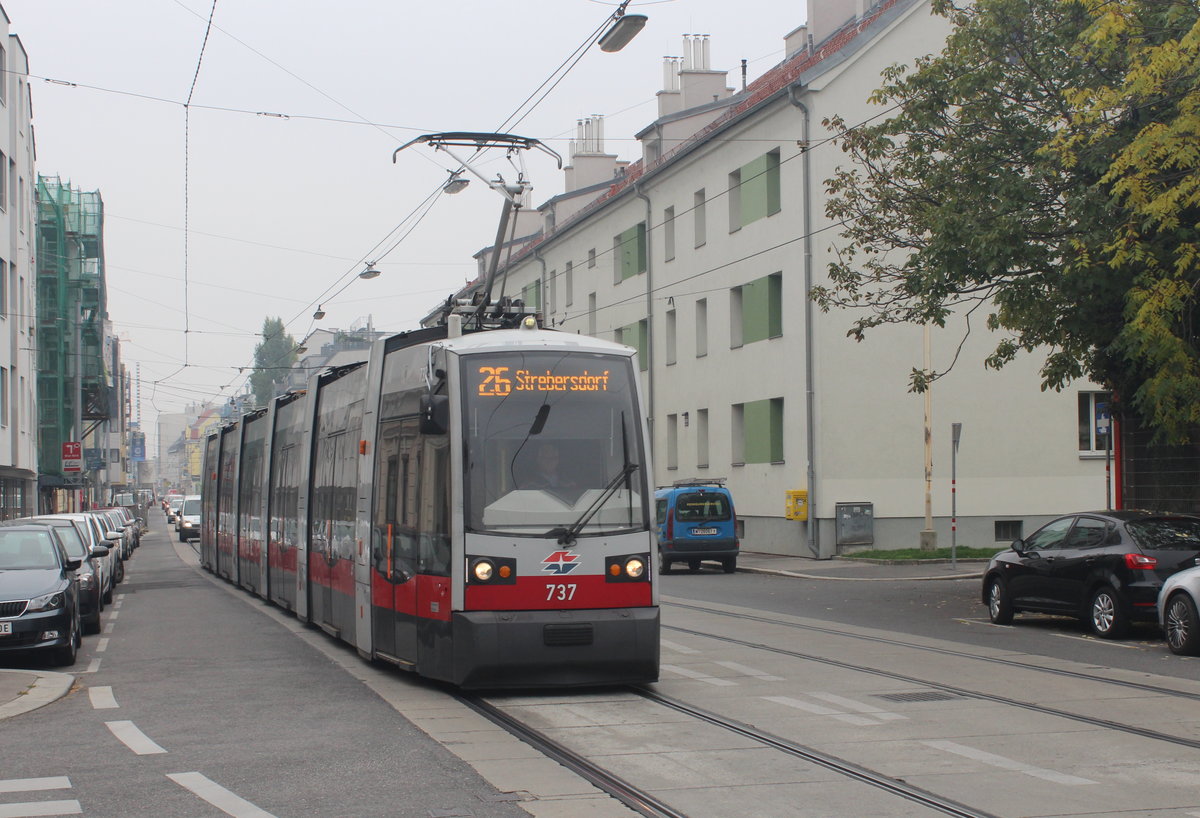 Wien Wiener Linien SL 26 (B1 737) XXII, Donaustadt, Kagran, Donaufelder Straße / Saikogasse am 18. Oktober 2017.