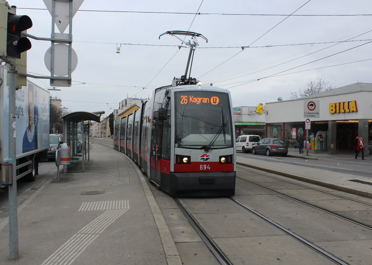 Wien Wiener Linien SL 26 (B 694) Floridsdorf (XX!, 21. Bezirk), Strebersdorf, Rußbergstraße / Prager Straße am 21. März 2016.