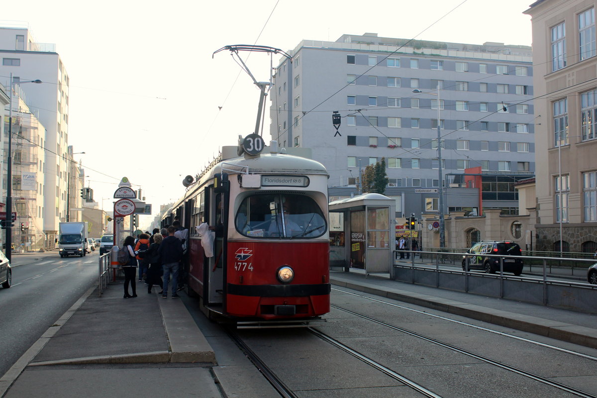 Wien Wiener Linien SL 30 (E1 4774) XX1, Floridsdorf, Großjedlersdorf, Brünner Straße (Hst. Großjedlersdorf) am 18. Oktober 2017.