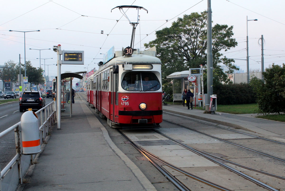 Wien Wiener Linien SL 30 (E1 4795 (SGP 1972)) XXI, Floridsdorf, Großjedlersdorf, Brünner Straße (Hst. Brünner Straße, Hanreitergasse) am 18. Oktober 2018.