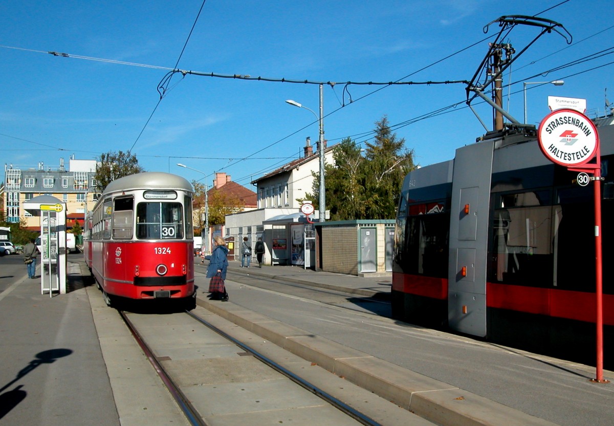 Wien Wiener Linien SL 30 (c4 1324) Stammersdorf am 22. Oktober 2010.