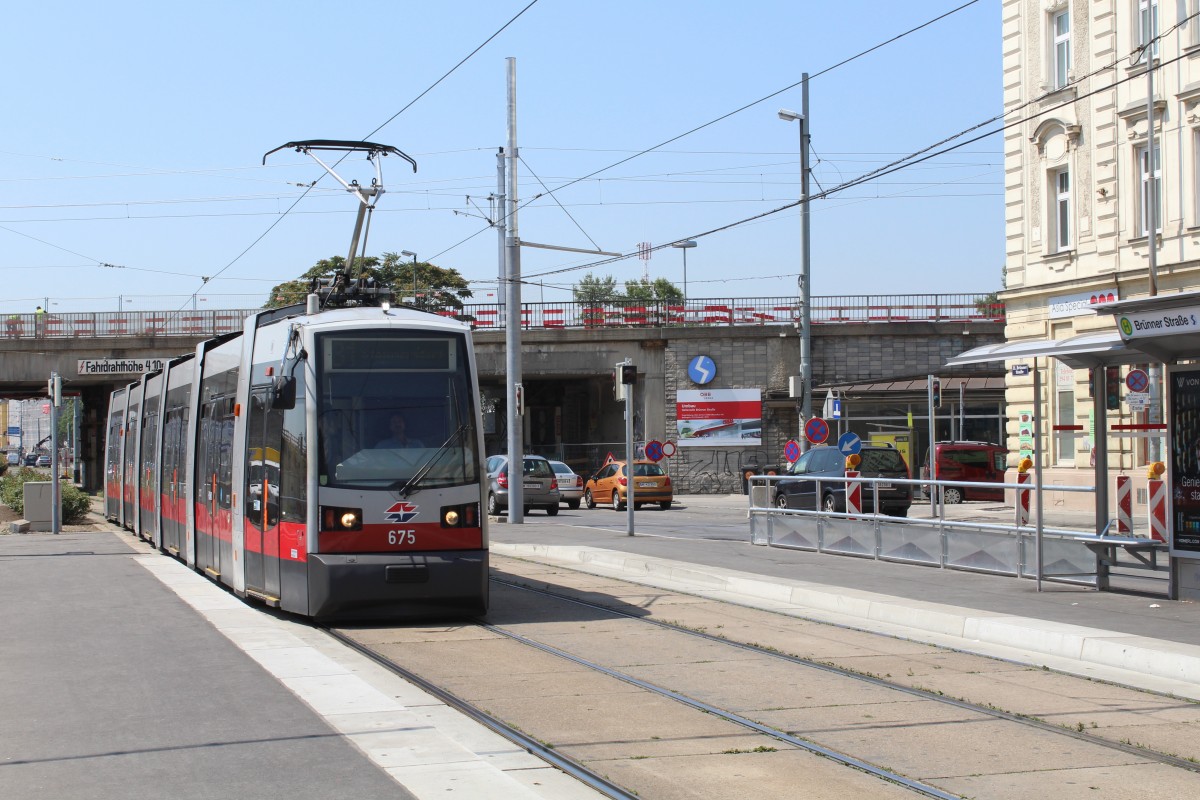 Wien Wiener Linien SL 31 (B 675) Brünner Straße am 1. Juli 2015.