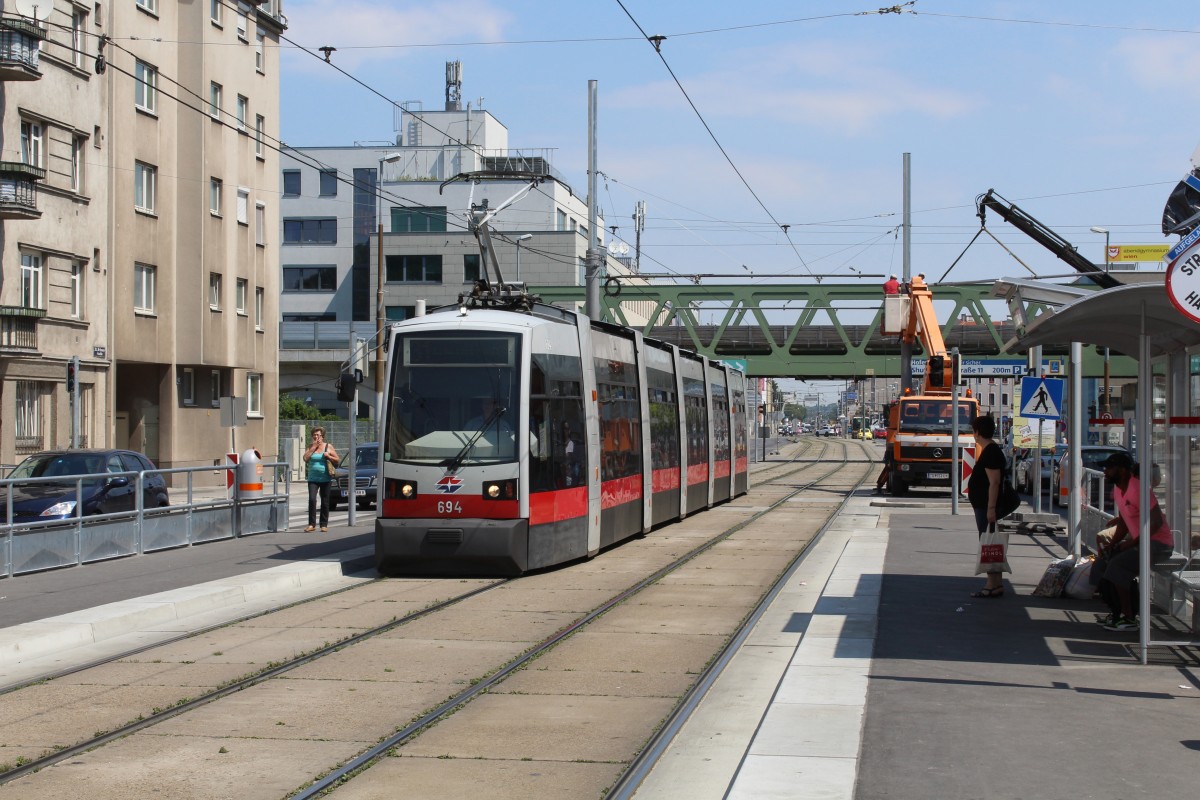 Wien Wiener Linien SL 31 (B 694) Brünner Straße am 1. Juli 2015.
