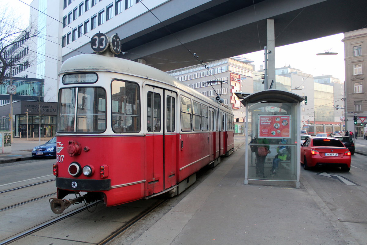 Wien Wiener Linien SL 33 (E1 4807) XX, Brigittenau, Marchfeldstraße / Dresdner Straße (Hst. Höchstädtplatz) am 16. Februar 2017.