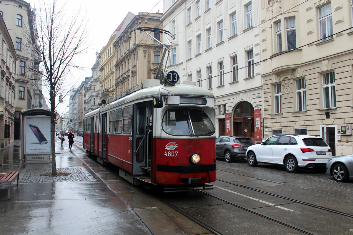 Wien Wiener Linien SL 33 (E1 4807) VIII, Josefstadt, Laudongasse / Kochgasse (Hst. Laudongasse) am 17. Februar 2017.