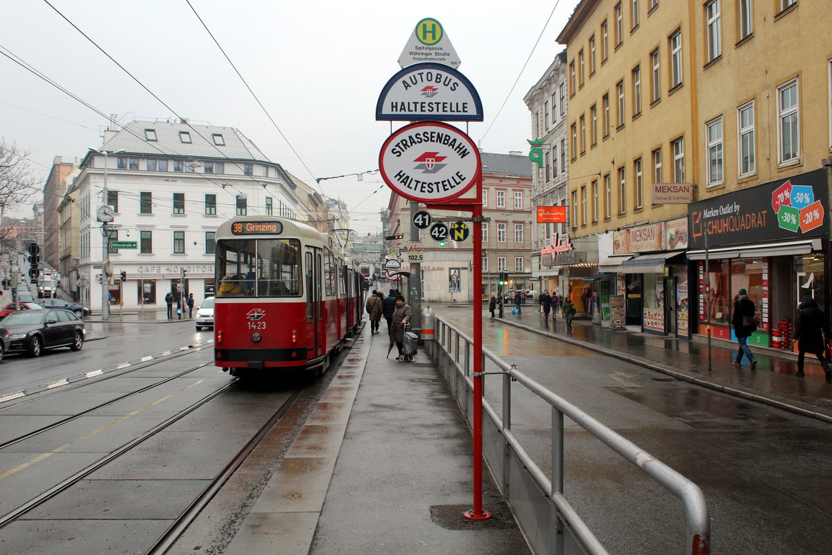 Wien Wiener Linien SL 38 (c5 1423 + E2 4023) IX, Alsergrund, Währinger Straße / Nußdorfer Straße (Hst. Spitalgasse / Währinger Straße) am 17. Februar 2017.