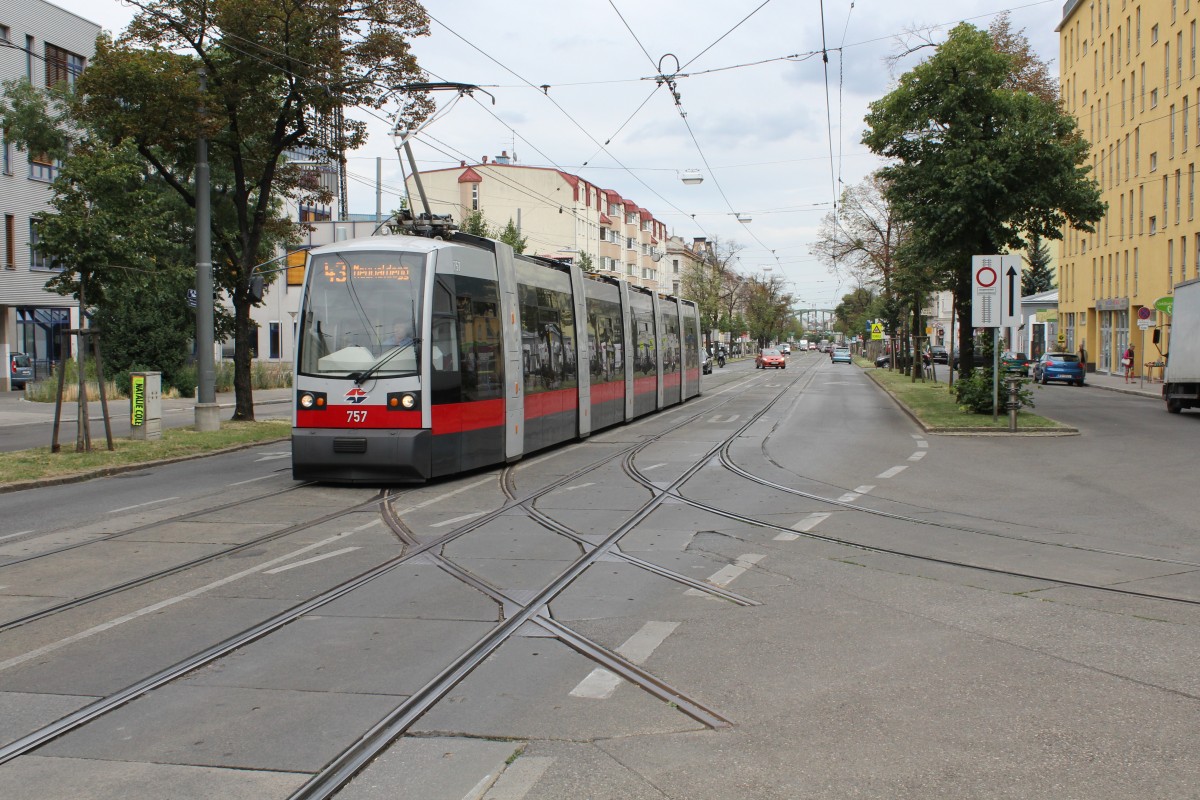 Wien Wiener Linien SL 43 (B1 757) Hernalser Hauptstrasse / Paschinggasse am 10. Juli 2014.