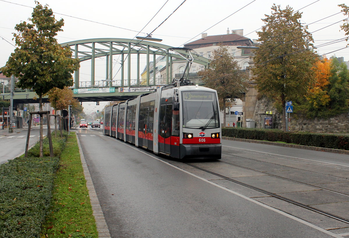 Wien Wiener Linien SL 43 (B 606) XVII, Hernals, Hernalser Hauptstraße am 19. Oktober 2016.