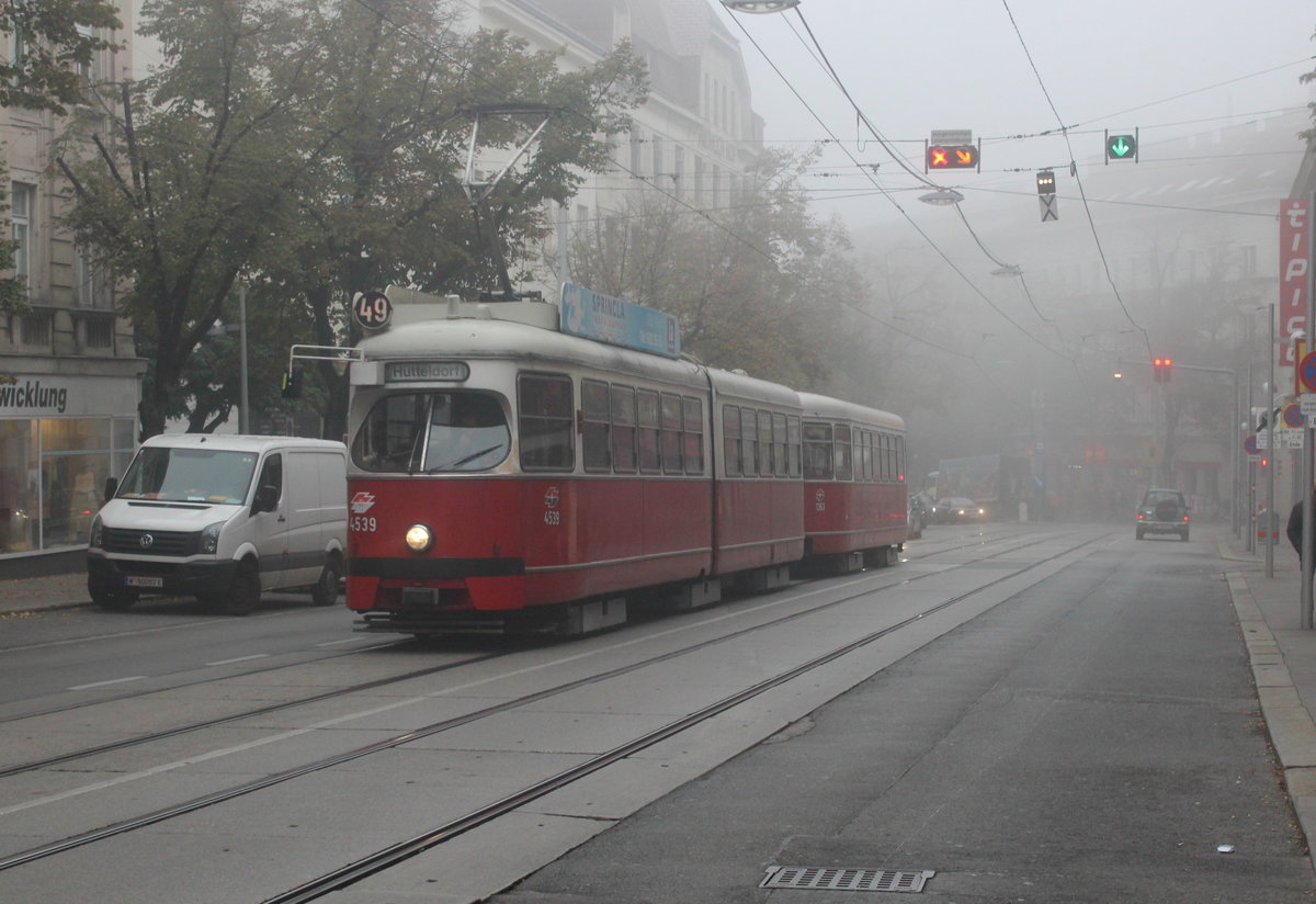 Wien Wiener Linien SL 49 (E1 4539 + c4 1363) XV, Rudolfsheim-Fünfhaus, Hütteldorfer Straße am 20. Oktober 2017.