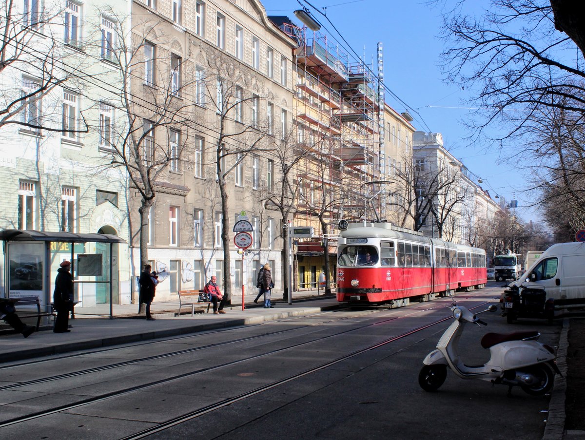 Wien Wiener Linien SL 49 (E1 4540 + c4 1365) XIV, Penzing, Hütteldorfer Straße (Hst. Waidhausenstraße) am 15. Februar 2017.