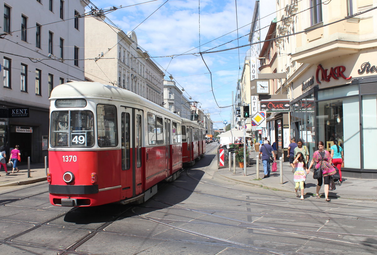 Wien Wiener Linien SL 49 (c4 1370 + E1 4540) XIV, Penzing, Hütteldorfer Straße / Breitenseer Straße am 29. Juni 2017.