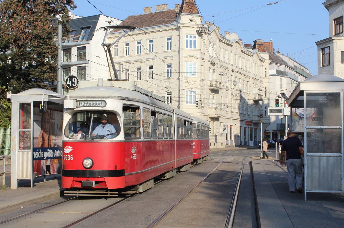 Wien Wiener Linien SL 49 (E1 4536 (Bombardier-Rotax 1974) + c4 1342 (Bombardier-Rotax 1975)) XIV, Penzing, Breitensee, Hütteldorfer Straße / S-Bahnhof Breitensee (Hst. Breitensee) am 16. Oktober 2018.